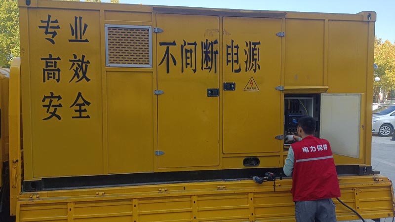 织金柴油发电机组和UPS电源配合使用时，如何避免切换过程中的电力中断？